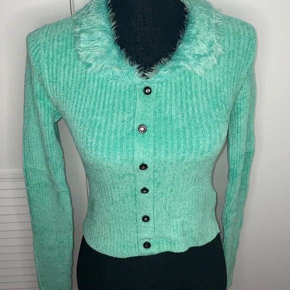 UO Mint Crop Sweater with Faux Fur Collar Size M - Picture 2 of 7